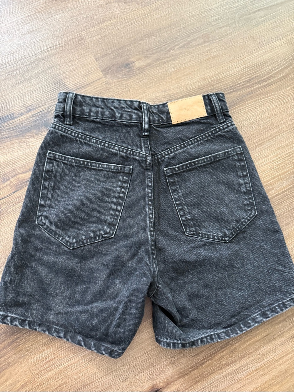 Zara Black High-Rise Denim Shorts - Picture 3 of 4